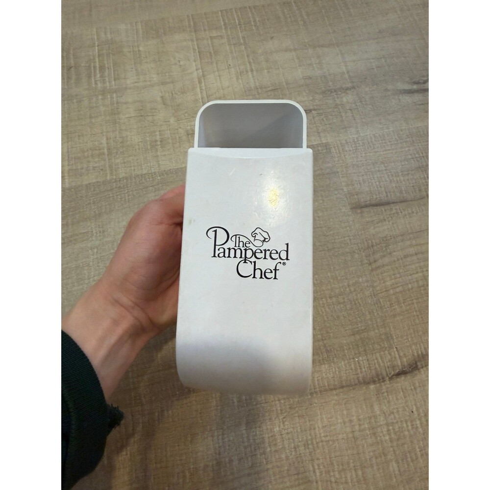 Pampered Chef Adjustable Sliding Measuring Cup
